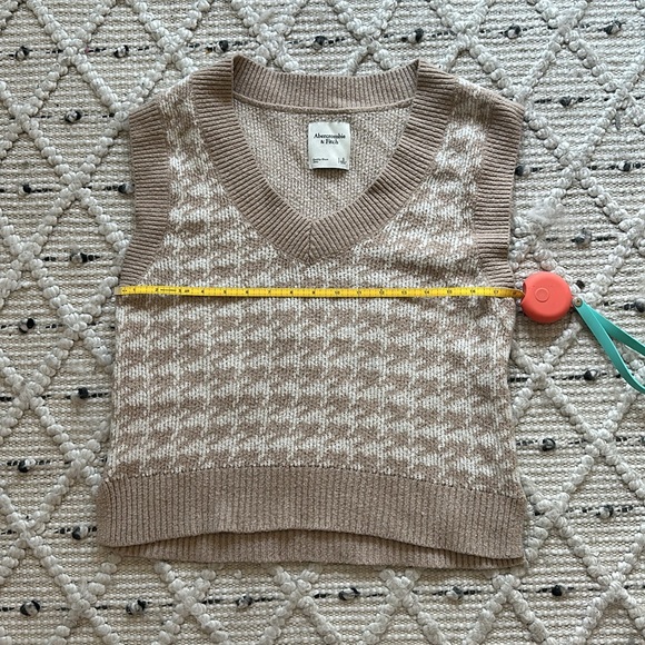 Abercrombie & Fitch Houndstooth Knit Vest - Picture 4 of 4